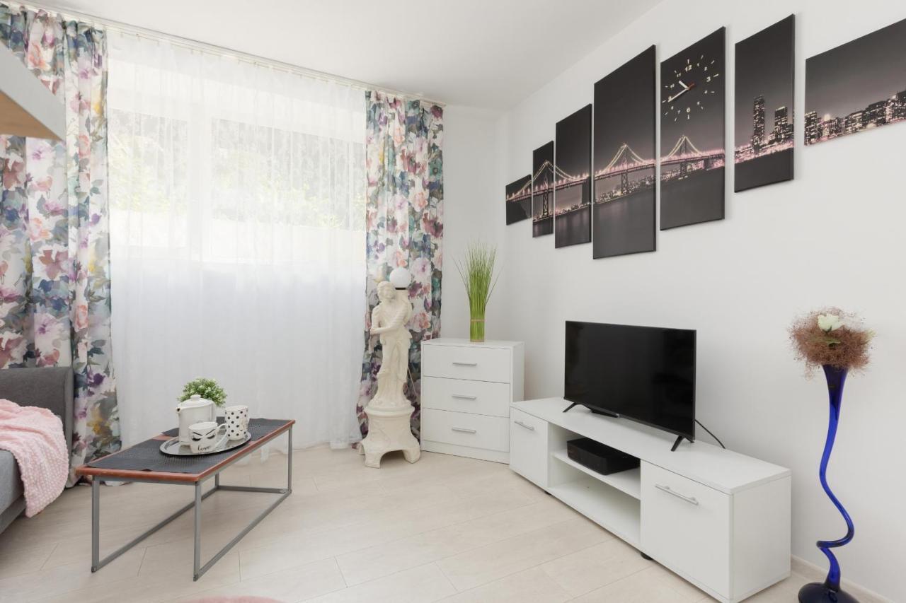 Affordable Underground Studio Near Pge Narodowy By Noclegi Renters Варшава Экстерьер фото