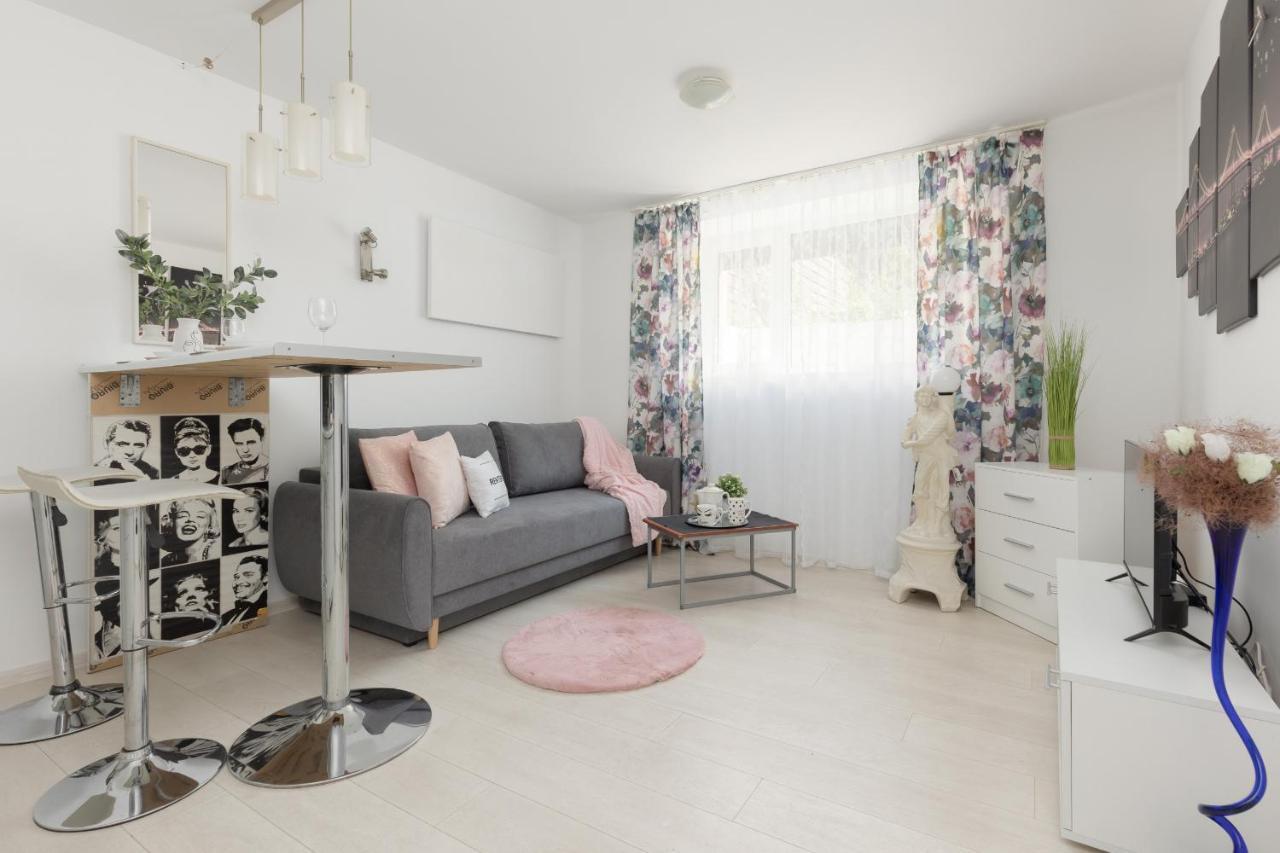 Affordable Underground Studio Near Pge Narodowy By Noclegi Renters Варшава Экстерьер фото